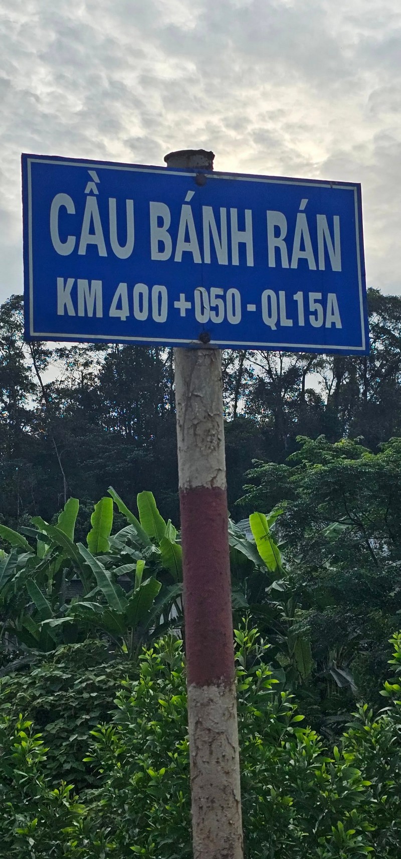 biển tên cầu độc lạ