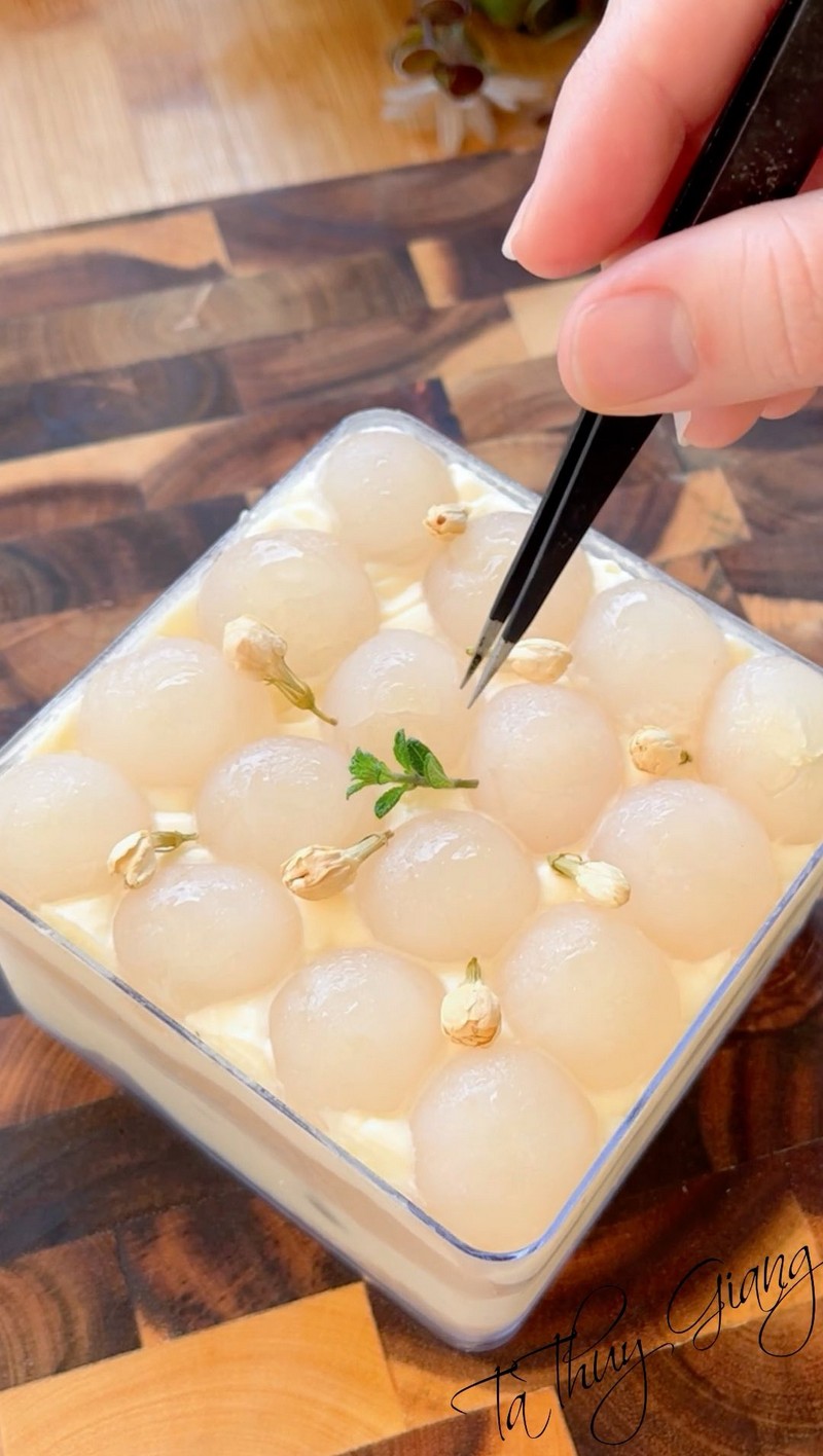 Bánh ô long nhài nhãn thanh mát cho mùa hè