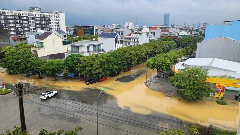 Du lịch miền Trung chống chọi mưa lũ do bão số 1