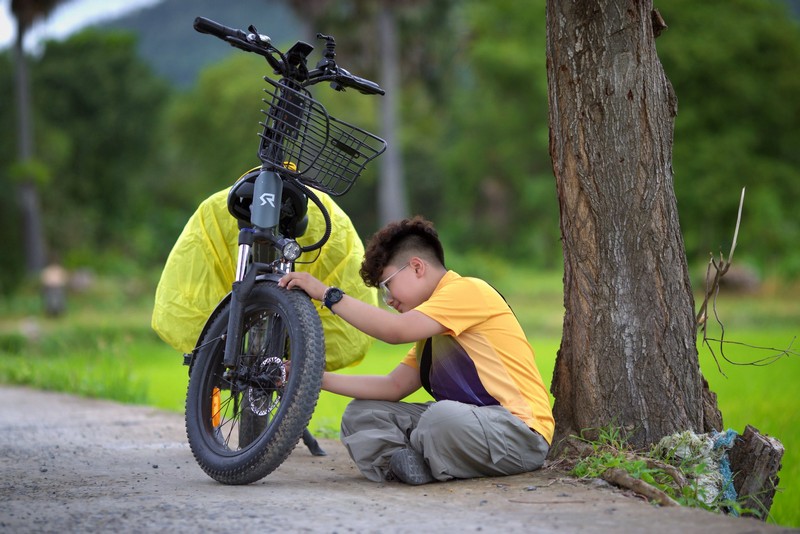 Phượt thủ nhí 12 tuổi cùng mẹ đạp xe xuyên Việt