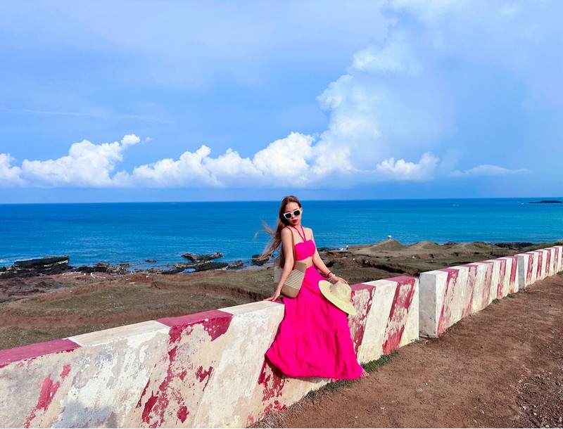 outfit thời trang du lịch hè 2025