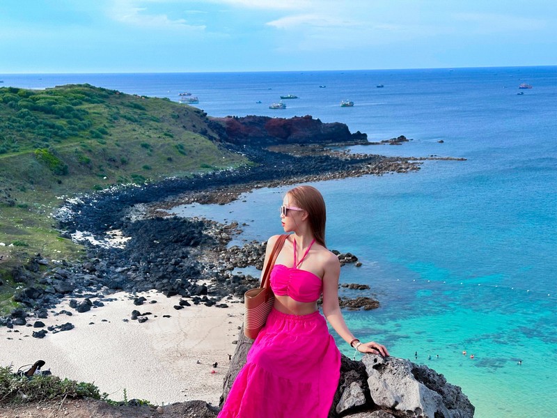 outfit thời trang du lịch hè 2025