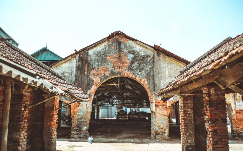 công trình cũ nát nhuốm màu hoài cổ