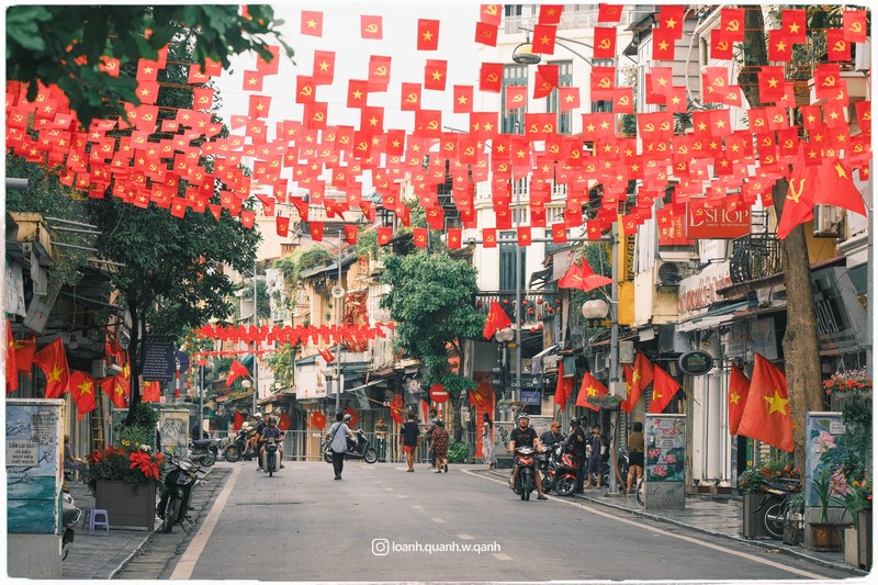 Cộng đồng Check in Vietnam hoà cùng màu cờ Tổ quốc