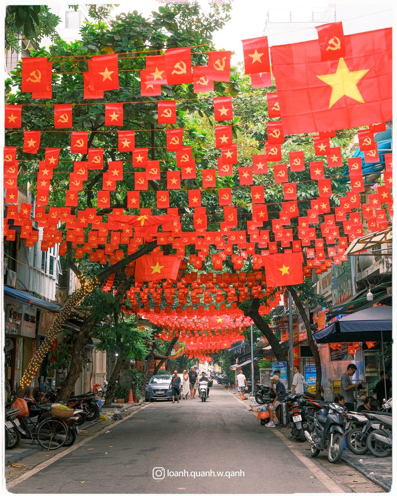 Cộng đồng Check in Vietnam hoà cùng màu cờ Tổ quốc