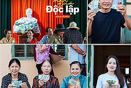Rạng rỡ loạt ảnh người dân đi nhận món quà đặc biệt kỷ niệm 80 năm Quốc khánh