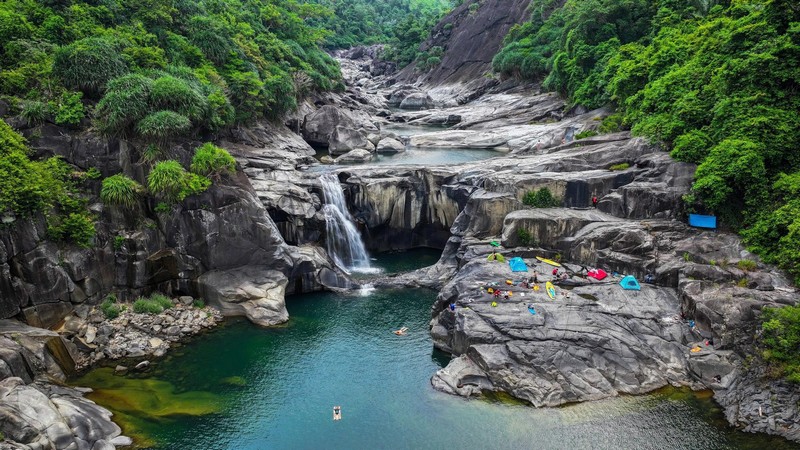 Vực Phun Thác nước phun trào