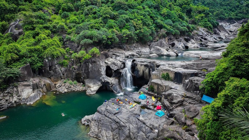 Vực Phun Thác nước phun trào