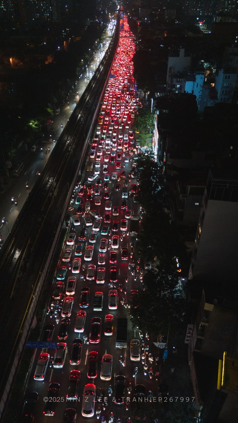 Cộng đồng du lịch lăn lộn trong mùa lũ lụt