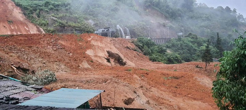 Cộng đồng du lịch lăn lộn trong mùa lũ lụt