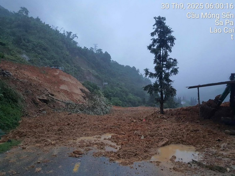 Cộng đồng du lịch lăn lộn trong mùa lũ lụt