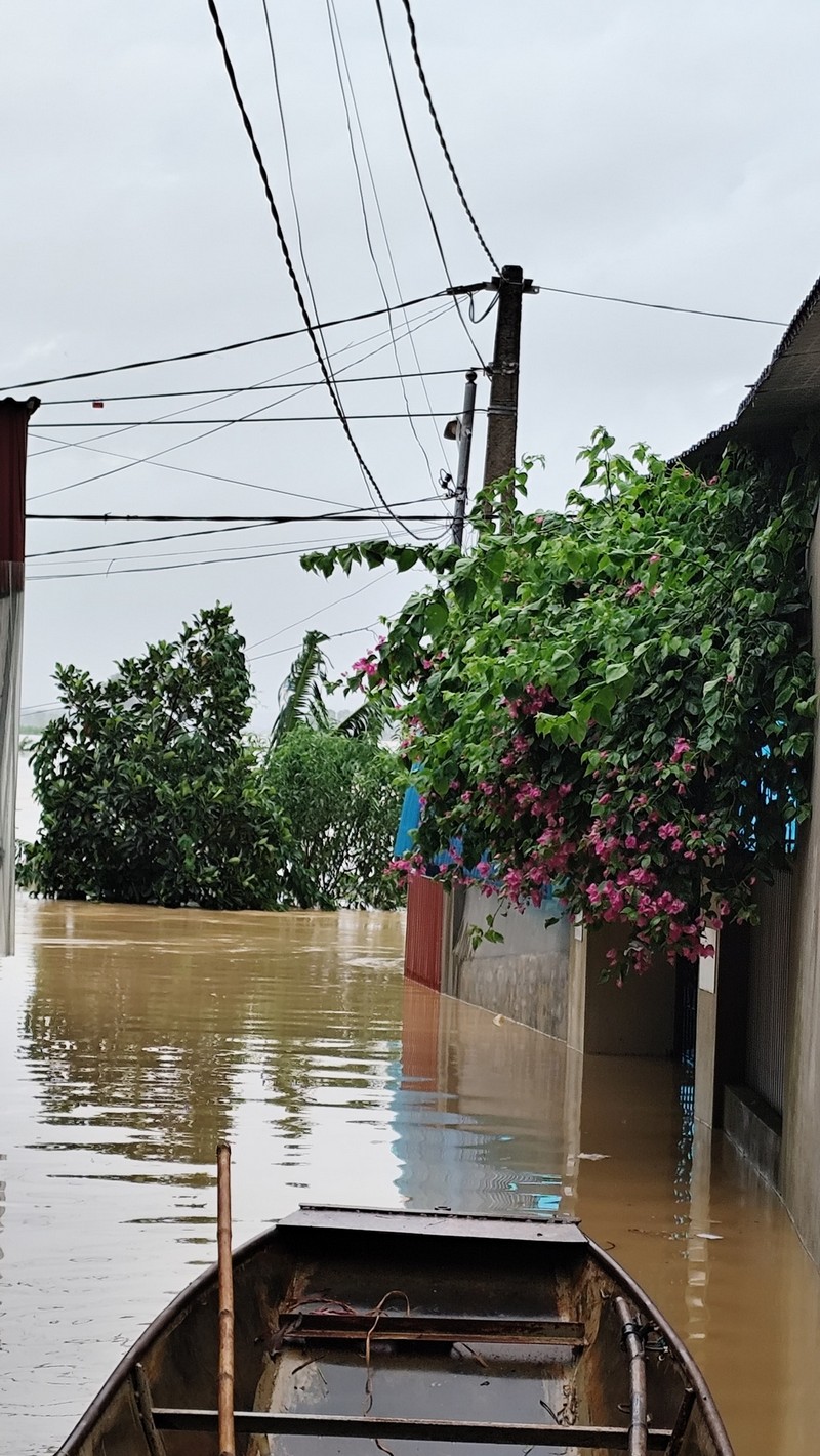 Cộng đồng du lịch lăn lộn trong mùa lũ lụt