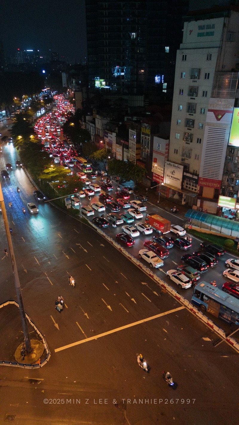 Cộng đồng du lịch lăn lộn trong mùa lũ lụt