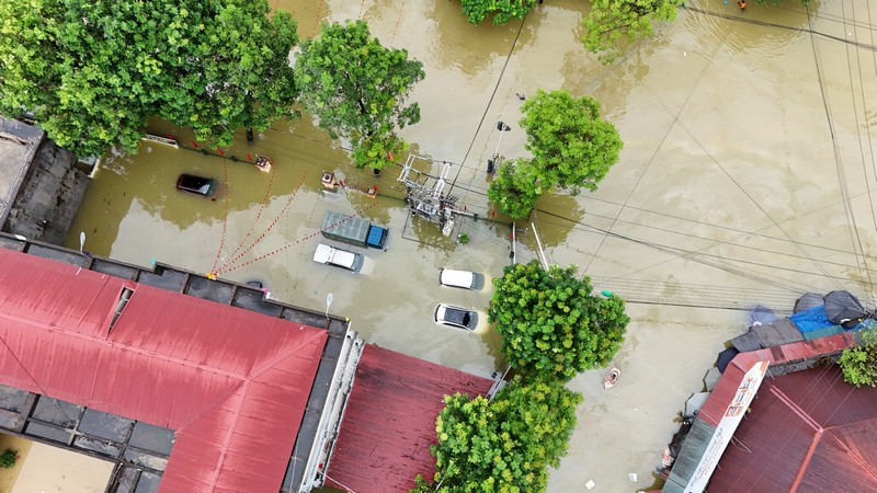Cộng đồng du lịch lăn lộn trong mùa lũ lụt