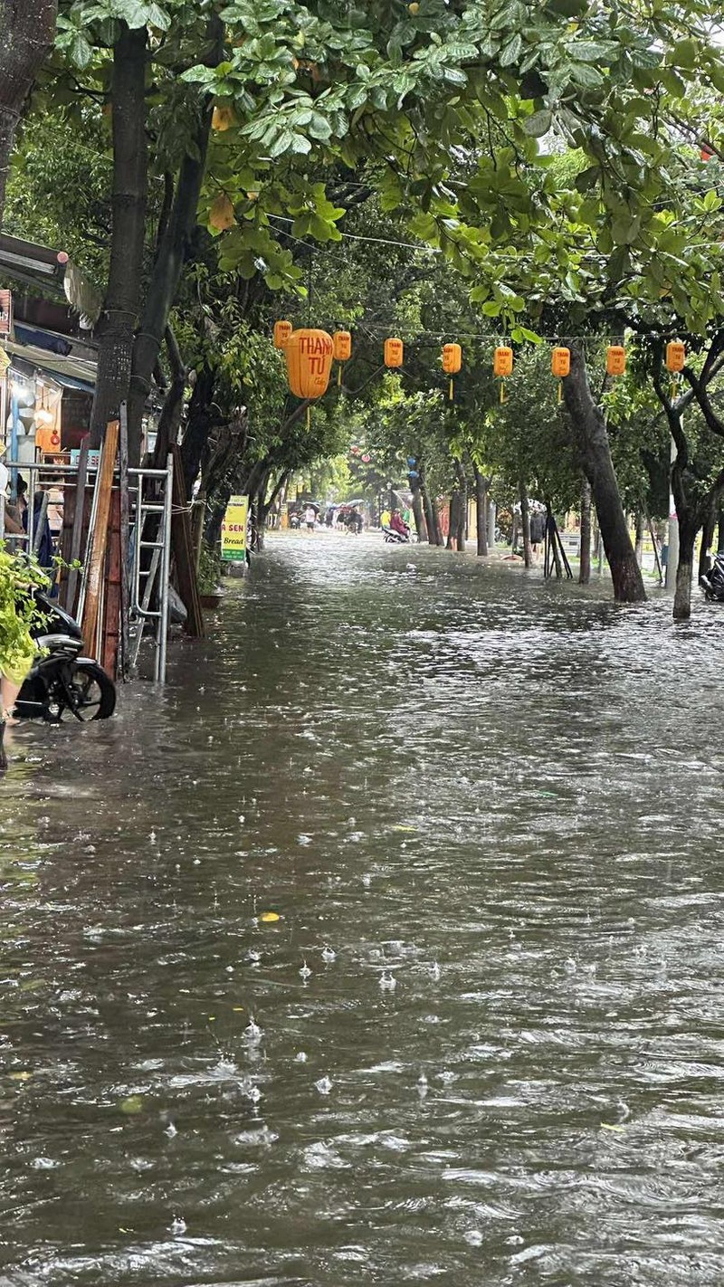 Huế và Hội An trong trận lũ đang diễn ra tại miền Trung