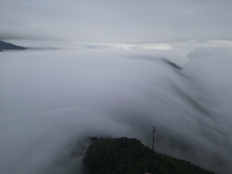 Tà Xùa xuất hiện thác mây