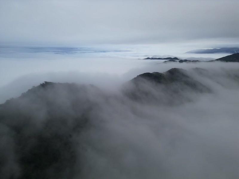 Tà Xùa xuất hiện thác mây