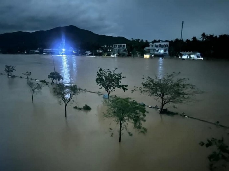 Hình ảnh Tuy Hòa và Quy Nhơn sau bão Kalmaegi