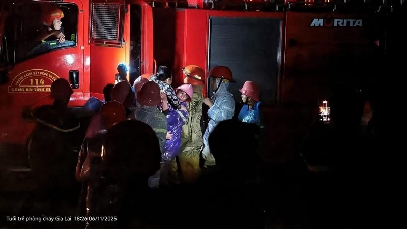 Hình ảnh Tuy Hòa và Quy Nhơn sau bão Kalmaegi