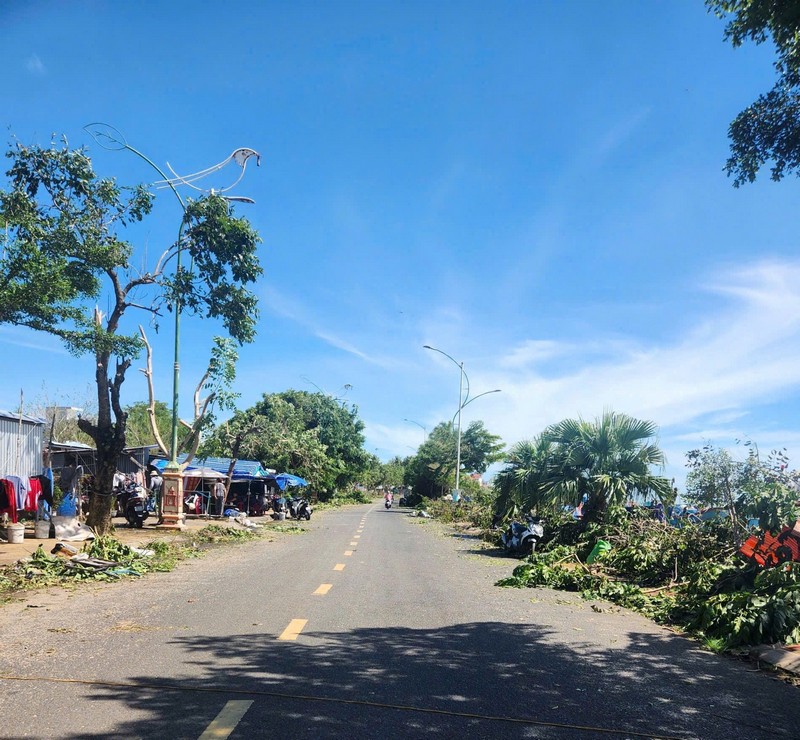 Hình ảnh Tuy Hòa và Quy Nhơn sau bão Kalmaegi