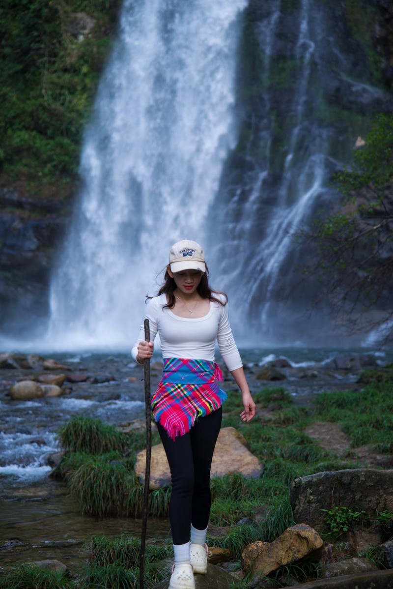 Phượt thủ khám phá thác Không Tên