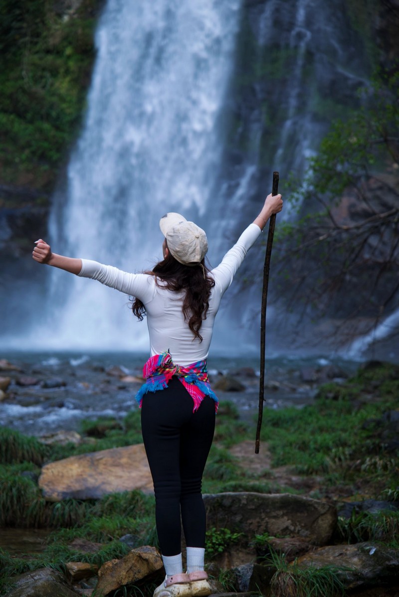 Phượt thủ khám phá thác Không Tên