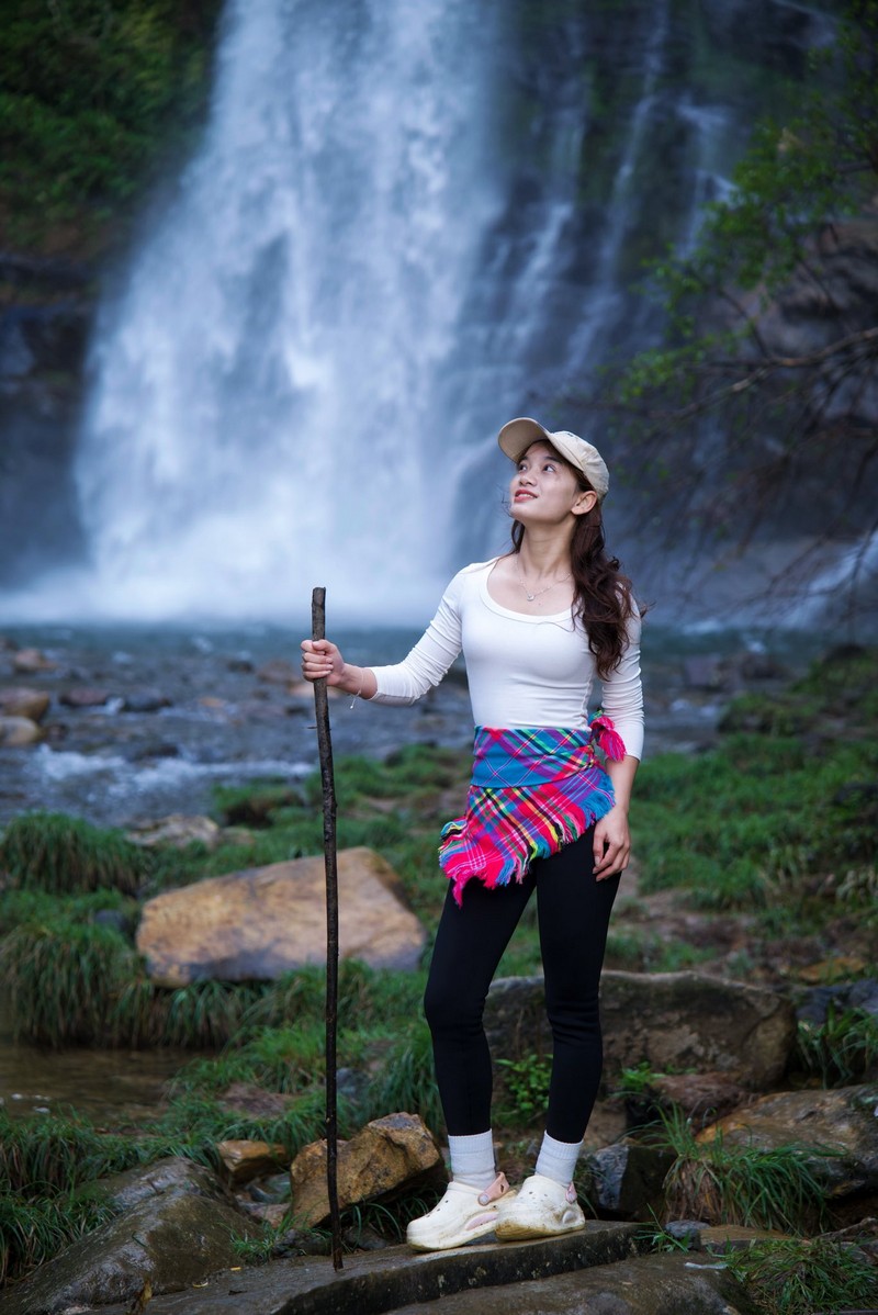 Phượt thủ khám phá thác Không Tên