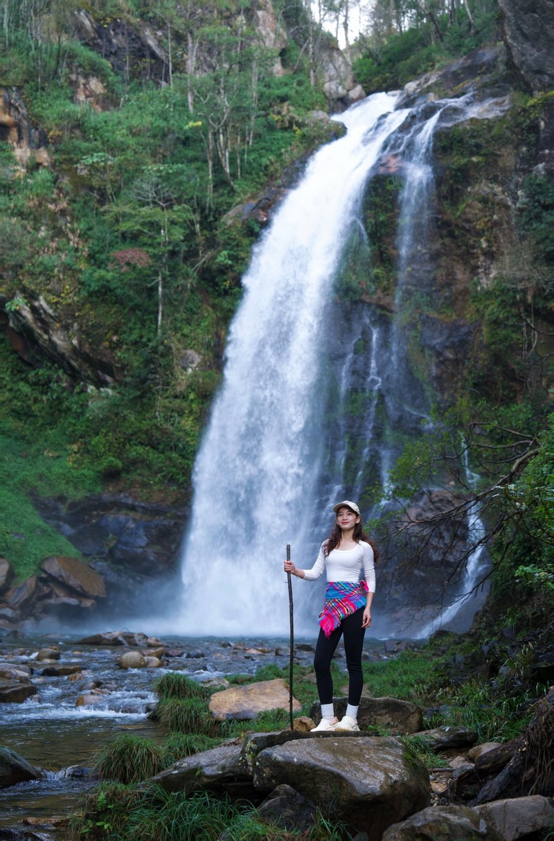 Phượt thủ khám phá thác Không Tên