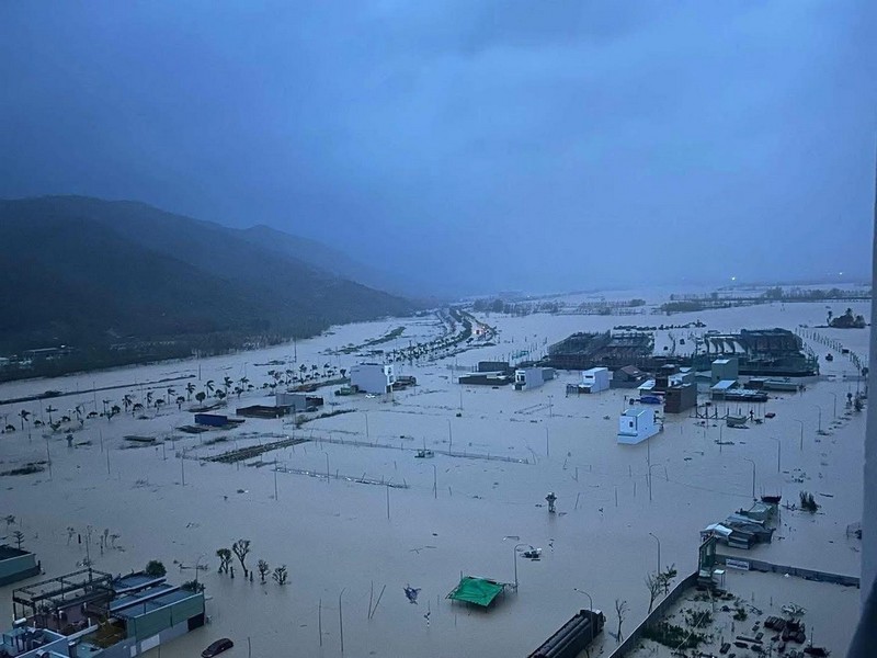 lũ lụt sạt lở hoành hành ở Nam Trung Bộ