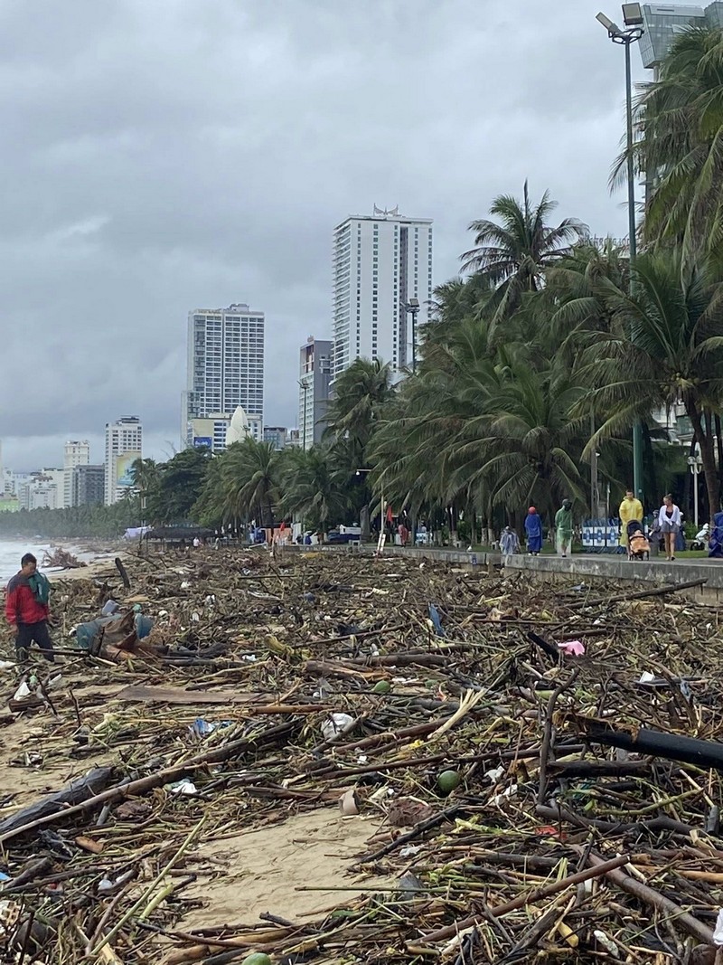 lũ lụt sạt lở hoành hành ở Nam Trung Bộ