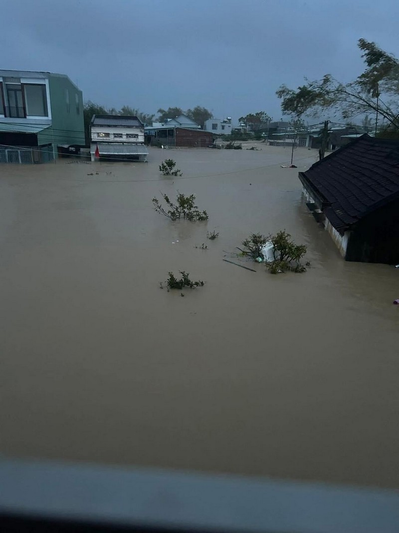 lũ lụt sạt lở hoành hành ở Nam Trung Bộ