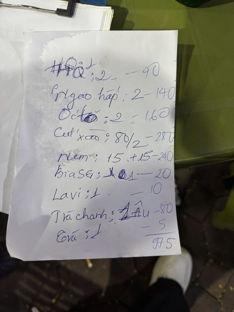 quán ốc ở chợ Nghĩa Tân gây tranh cãi