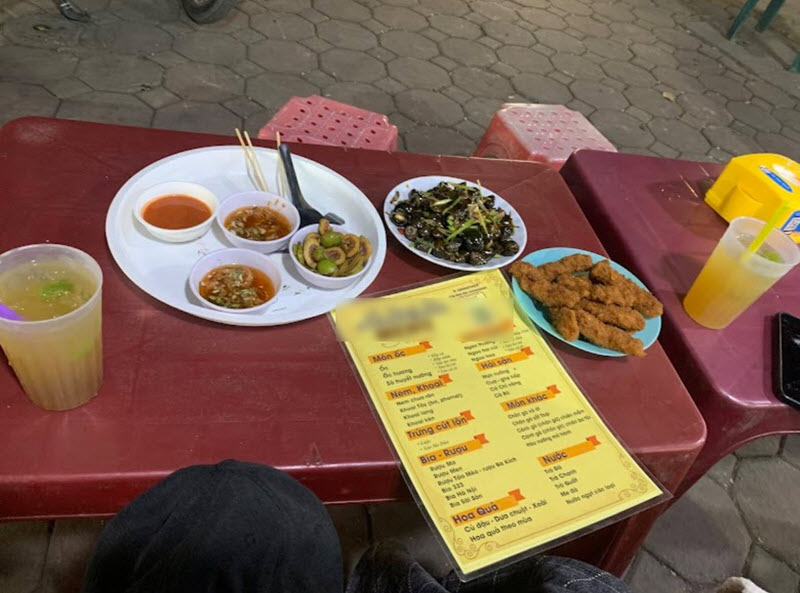 quán ốc ở chợ Nghĩa Tân gây tranh cãi