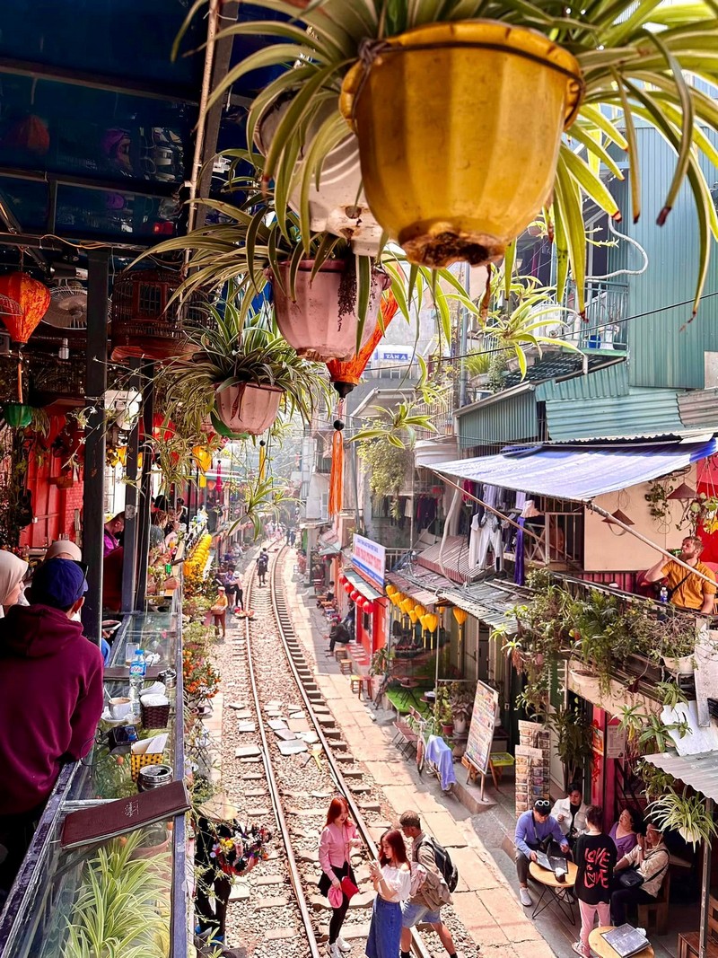 giảm tần suất tàu chạy qua phố cà phê đường tàu