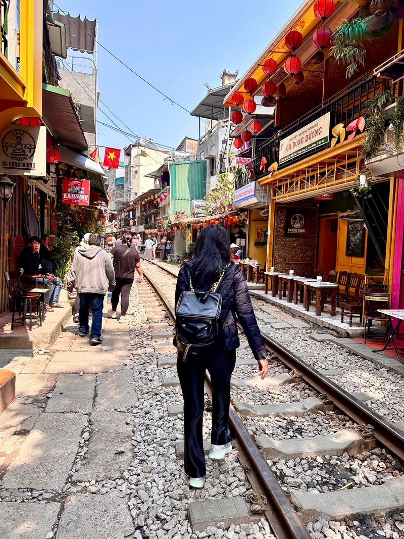 giảm tần suất tàu chạy qua phố cà phê đường tàu