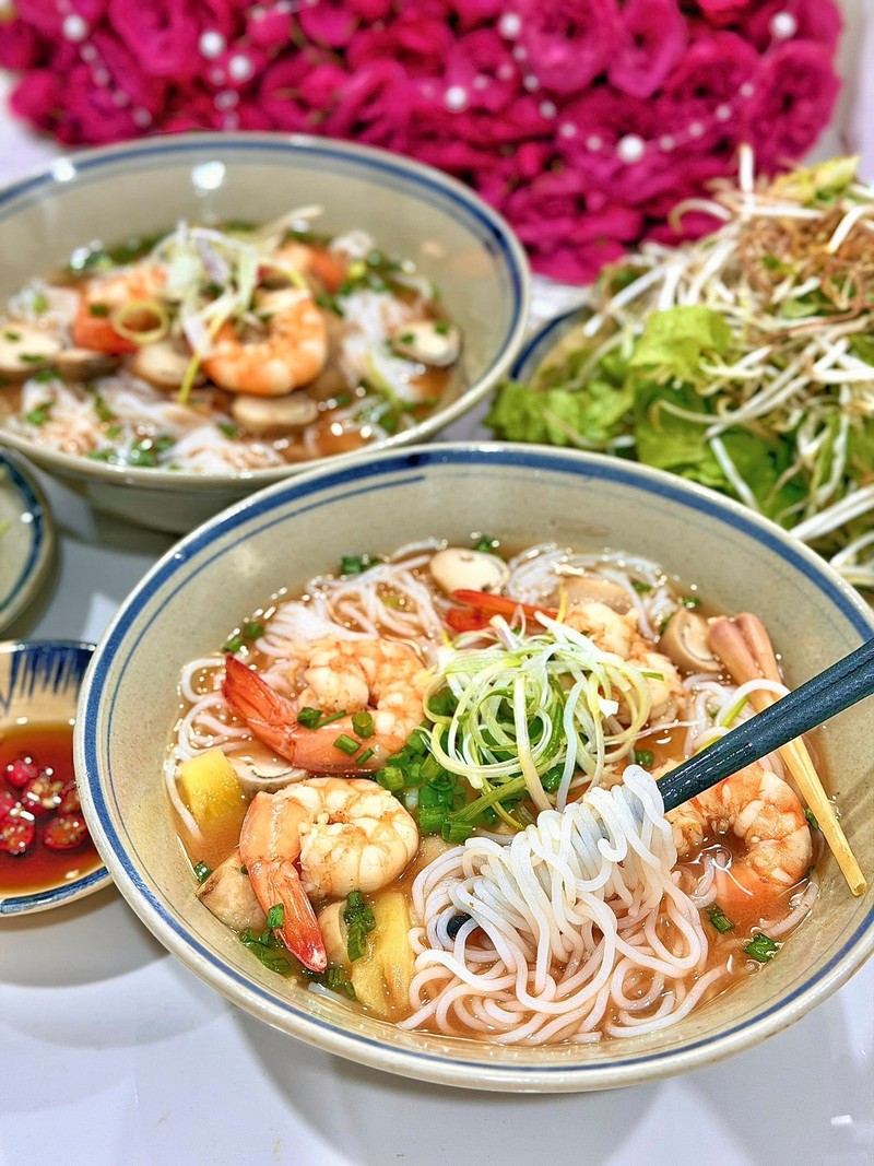 Công thức bún tôm chua cay