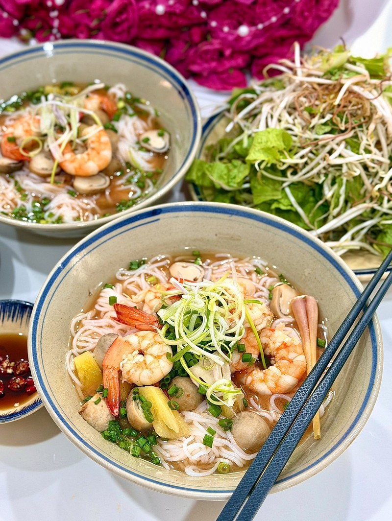 Công thức bún tôm chua cay
