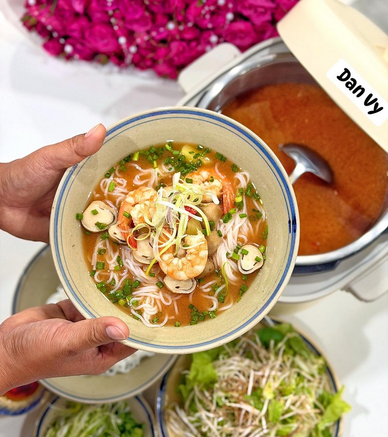 Công thức bún tôm chua cay