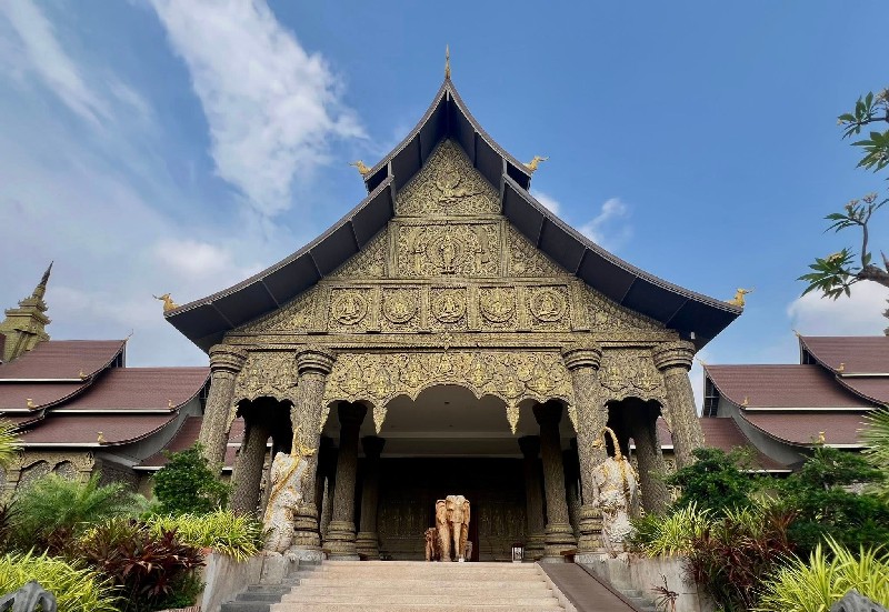 Du lịch bằng ô tô tự lái trên đất bạn Lào
