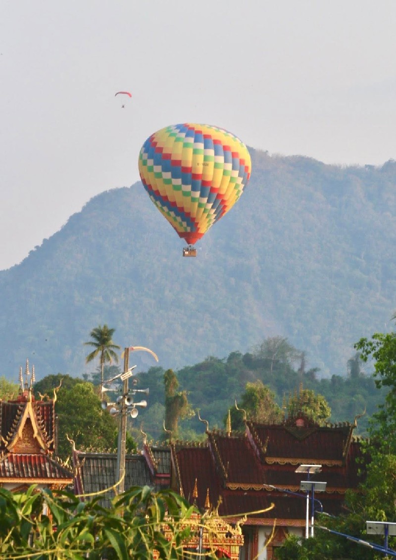 Du lịch bằng ô tô tự lái trên đất bạn Lào