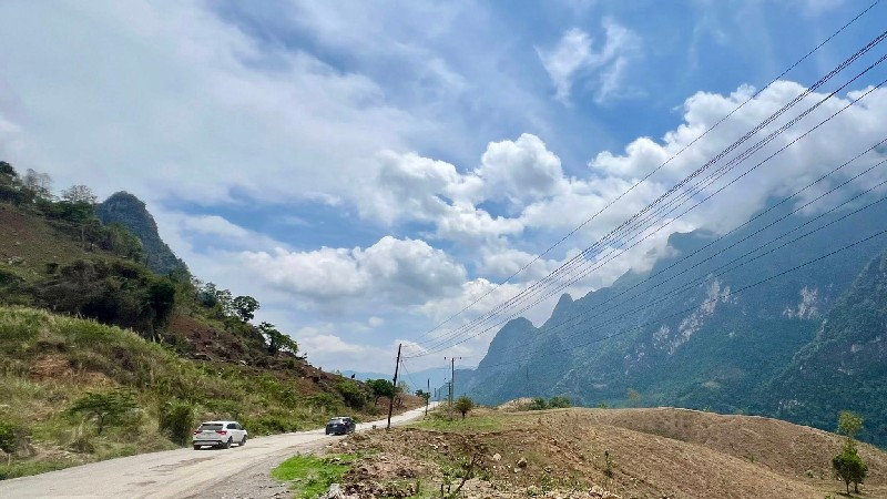 Du lịch bằng ô tô tự lái trên đất bạn Lào