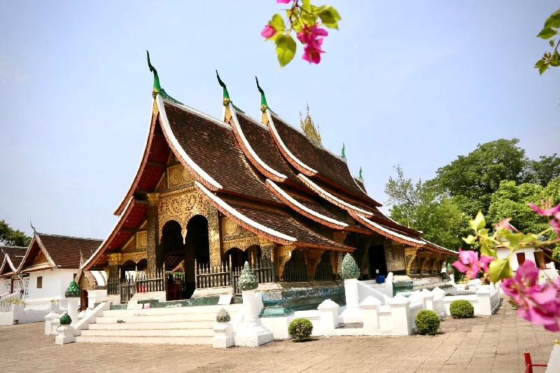 Du lịch bằng ô tô tự lái trên đất bạn Lào