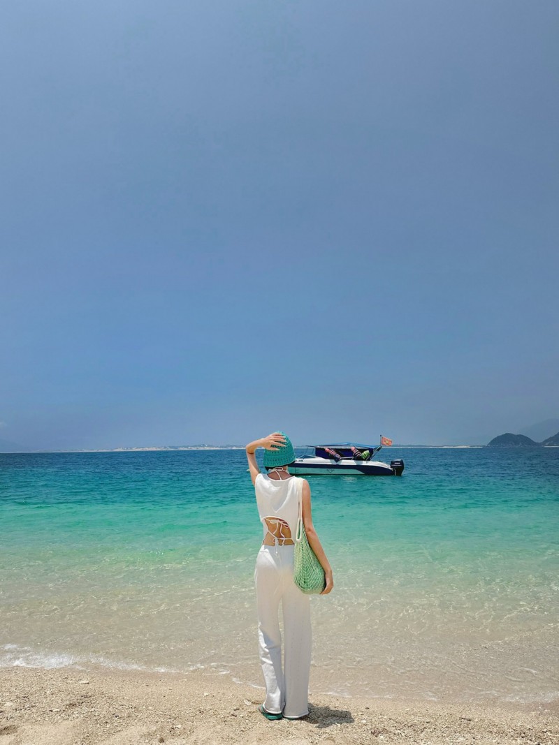 khám phá đảo Hòn Nưa ngoài khơi Phú Yên