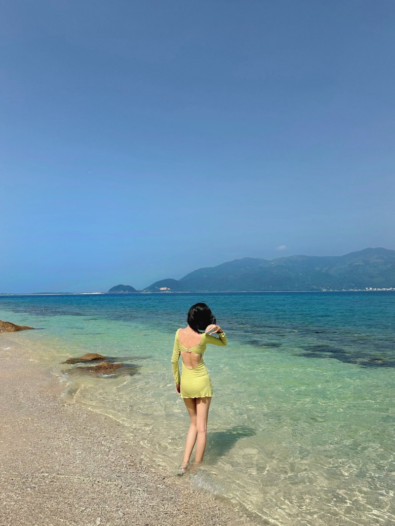 khám phá đảo Hòn Nưa ngoài khơi Phú Yên