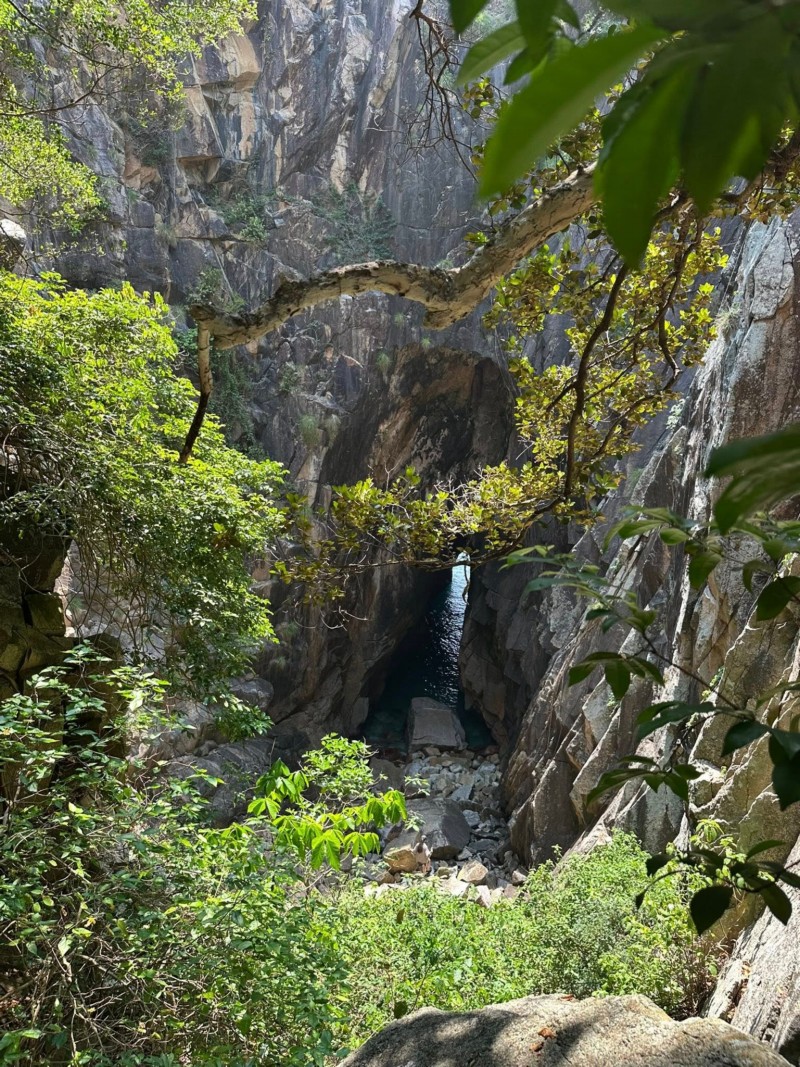 khám phá đảo Hòn Nưa ngoài khơi Phú Yên